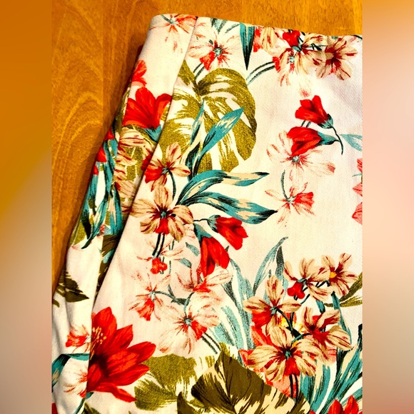 Zara Ruffle Hem Shorts - Picture 8 of 9